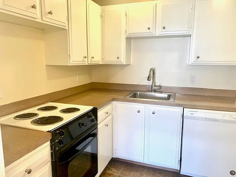 Meydenbauer Court Apartments — Photo 5