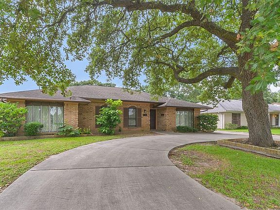 3rd image of 5827 S Braeswood Blvd