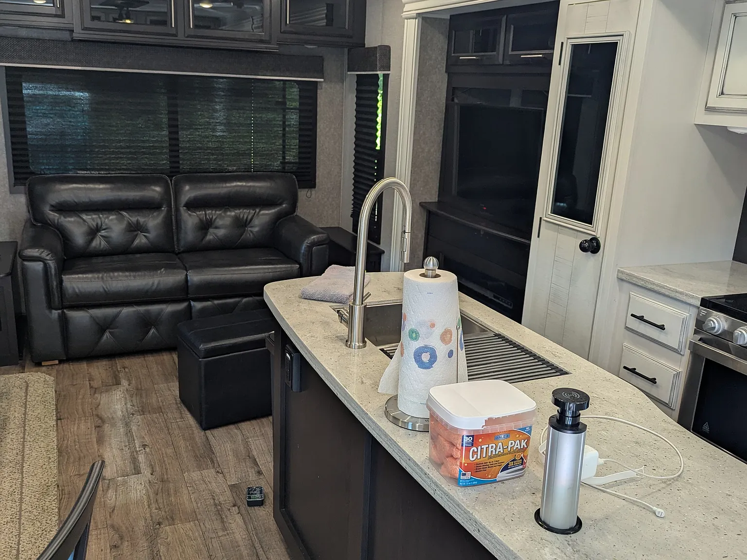 1 bed, 400 sqft, $1,000 — Photo 3