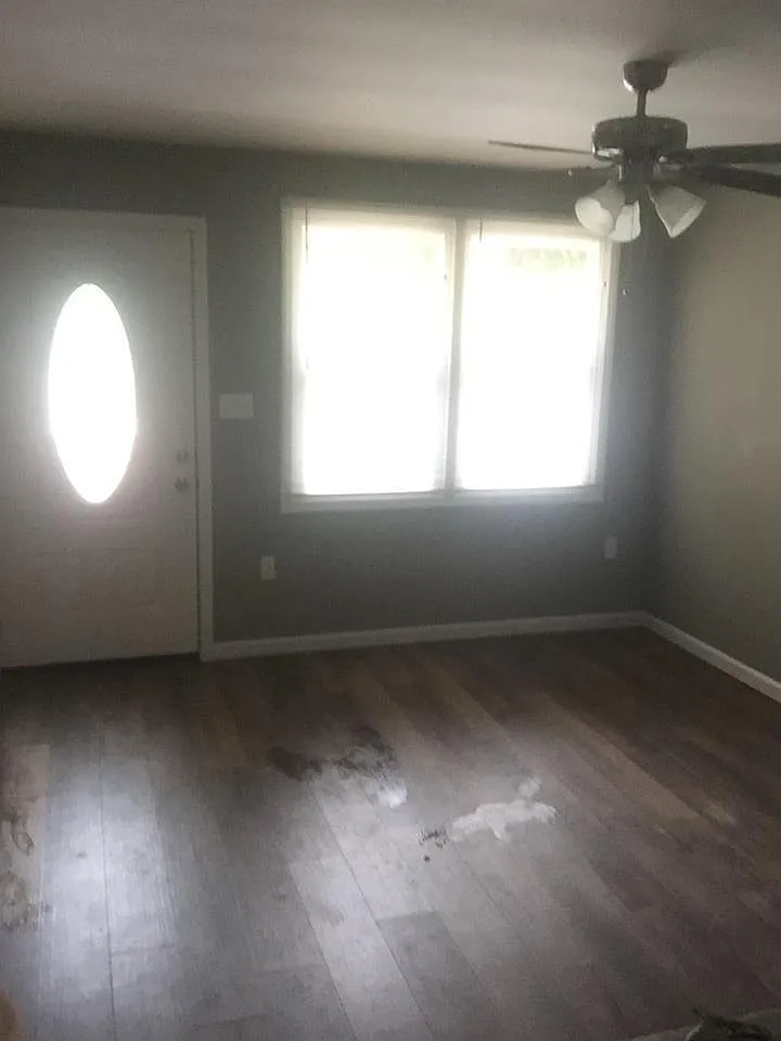 2 bed, 700 sqft, $930 — Photo 2