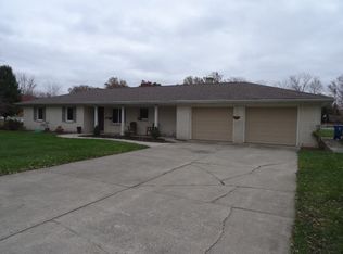 230 W 590 S, Wolcottville, IN