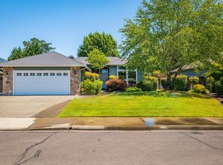 1185 SE Casey Pl, Grants Pass, OR 97526
