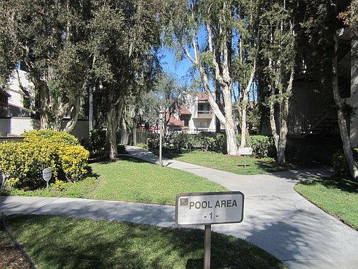5th image of 5800 Owensmouth Ave APT 12