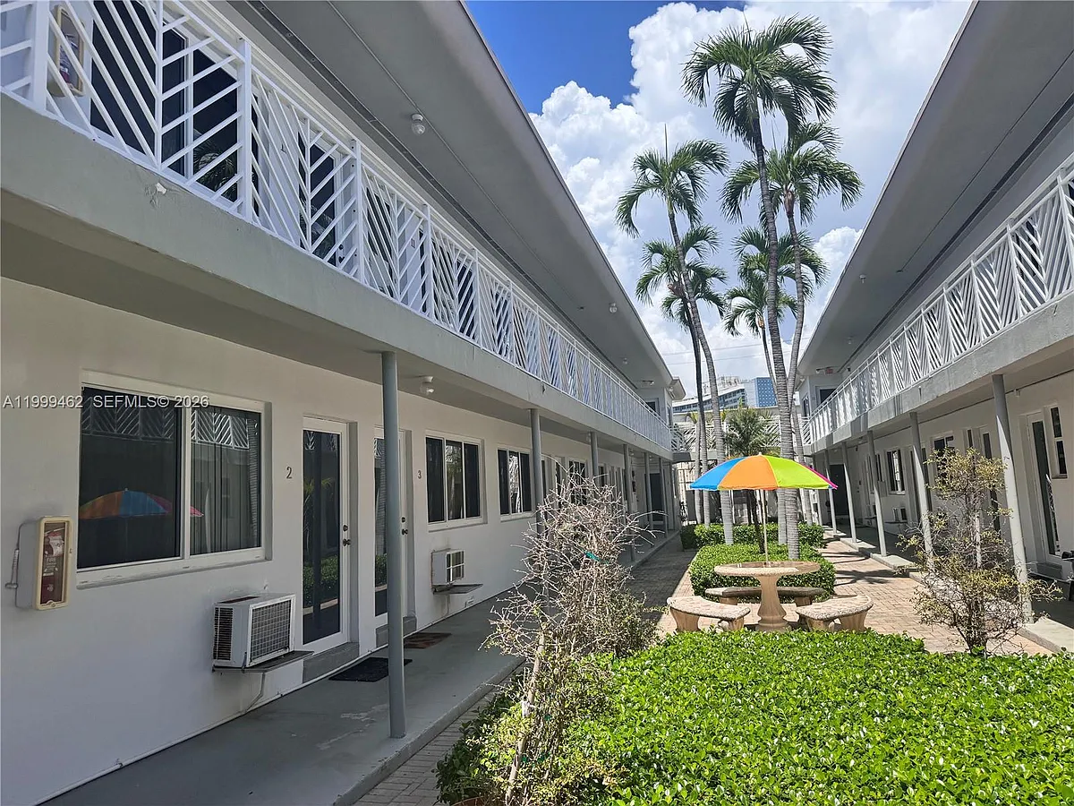 Building Photo - 7430 Byron Ave #7A