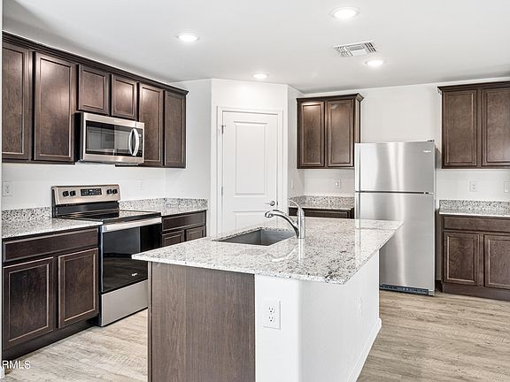 3rd image of 1552 E KENDALL Place