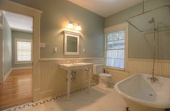 4th image of 1701 Rosewood St