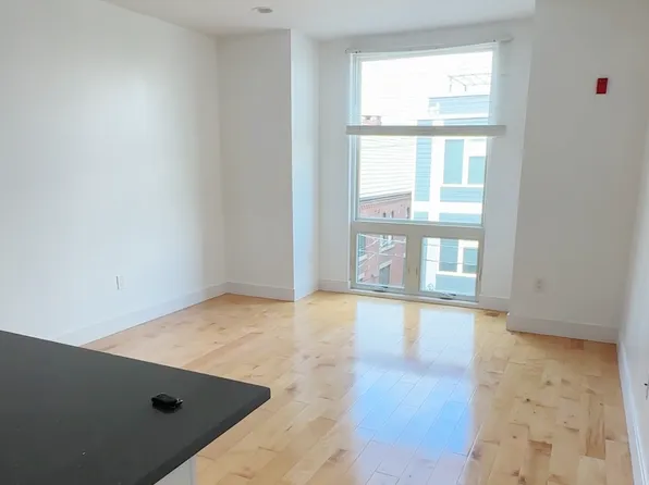 1215 N 27th St #3, Philadelphia, PA 19121