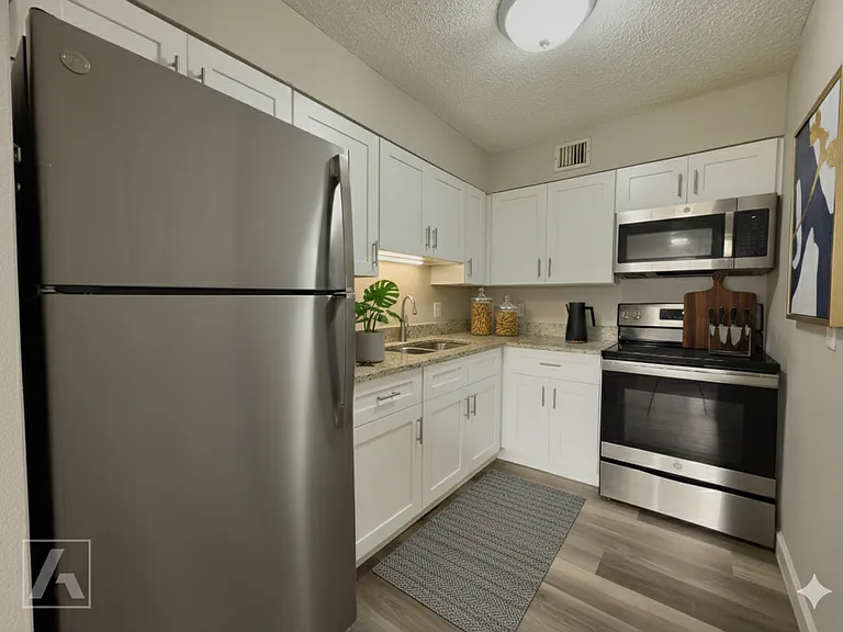 Carriage House Apts — Photo 50