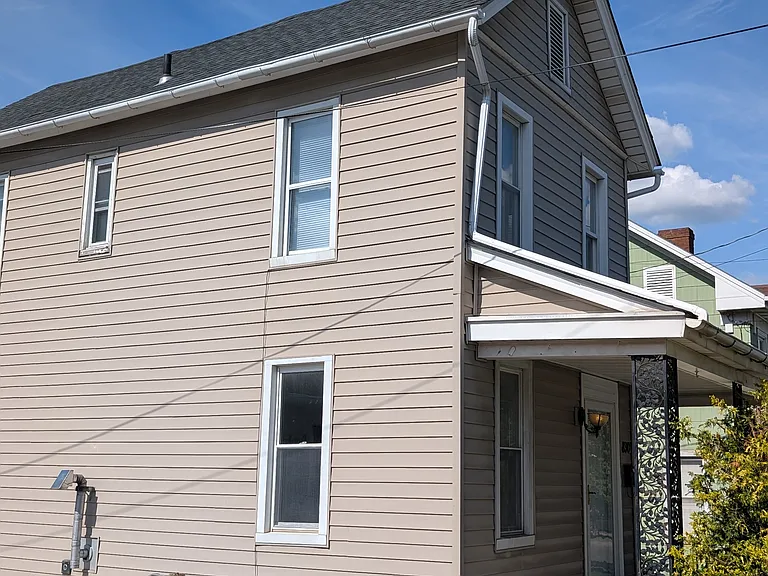 830 York St — Photo 3