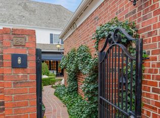 29 Compton Ct, Prairie Village, KS 66208