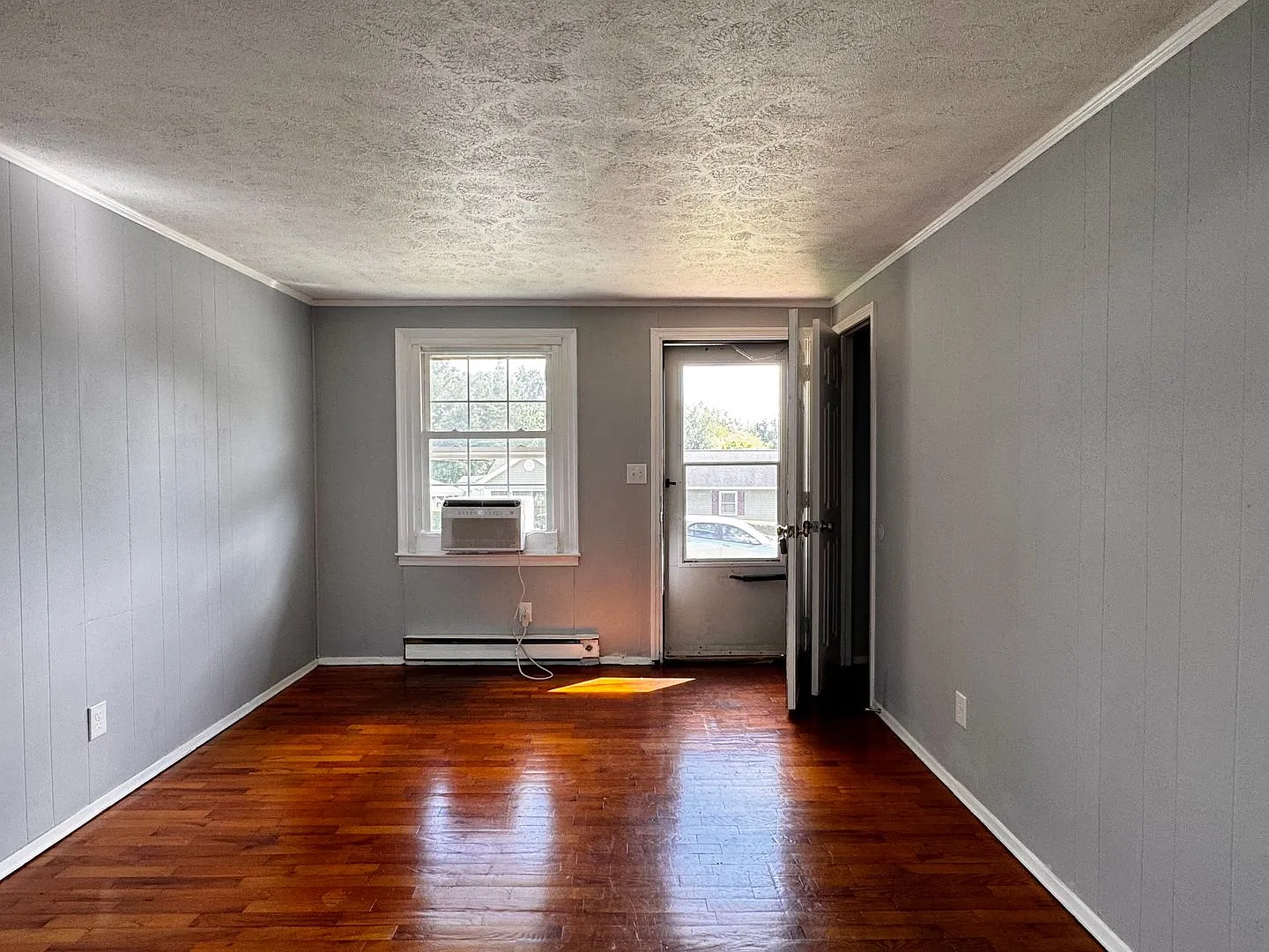 1504 6th St. SE — Photo 3
