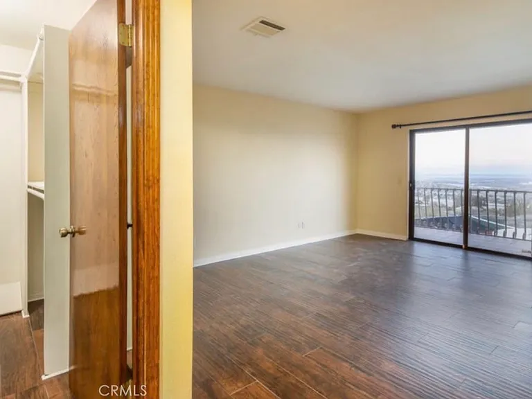1055 Lakeview Dr — Photo 7