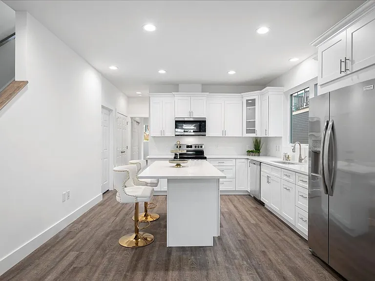 538 North Broadway — Photo 12