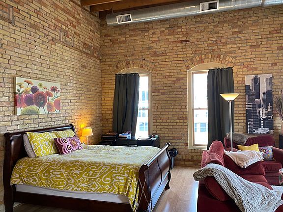 3rd image of 1025 Washington Ave S APT 305