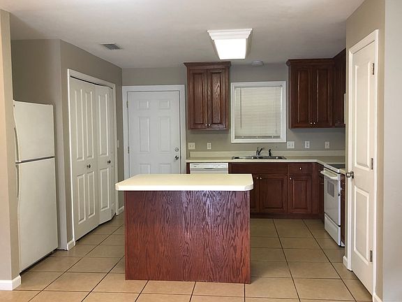 3rd image of 5090 Greyfield Pl N