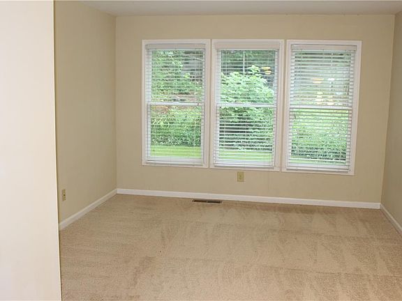 5th image of 3921 Emerson St
