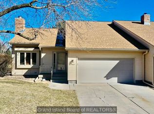 1903 Stolley Park Cir, Grand Island, NE 68803