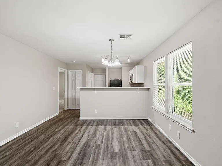808 N Franklin Ave — Photo 5