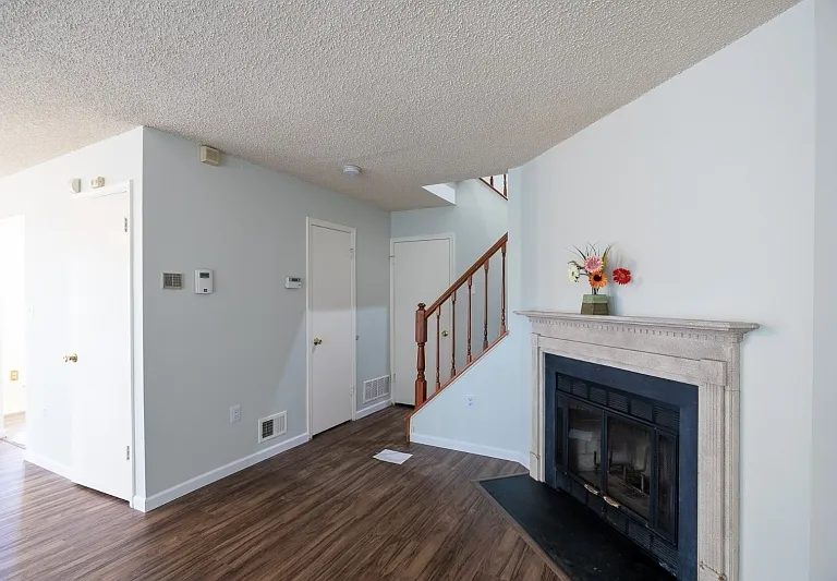 361 Hadleigh Ln — Photo 13