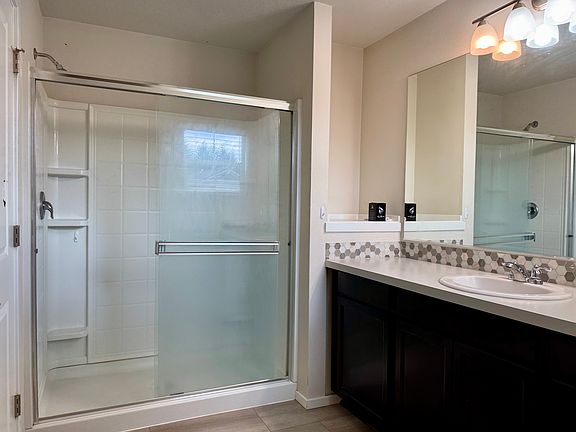5th image of 525 NE 138th Pl