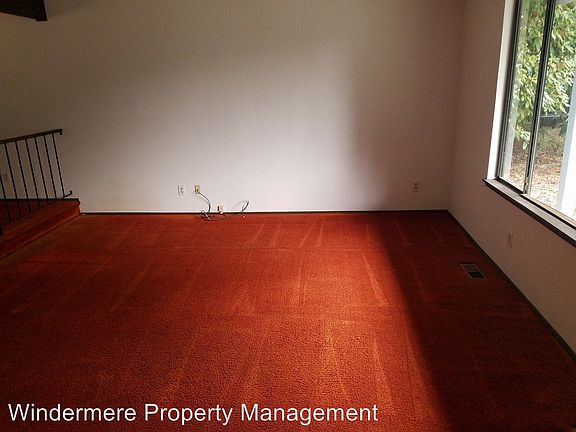 5th image of 727 Parkway Ct NE
