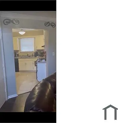 3 bed, 1400 sqft, $2,200 — Photo 3