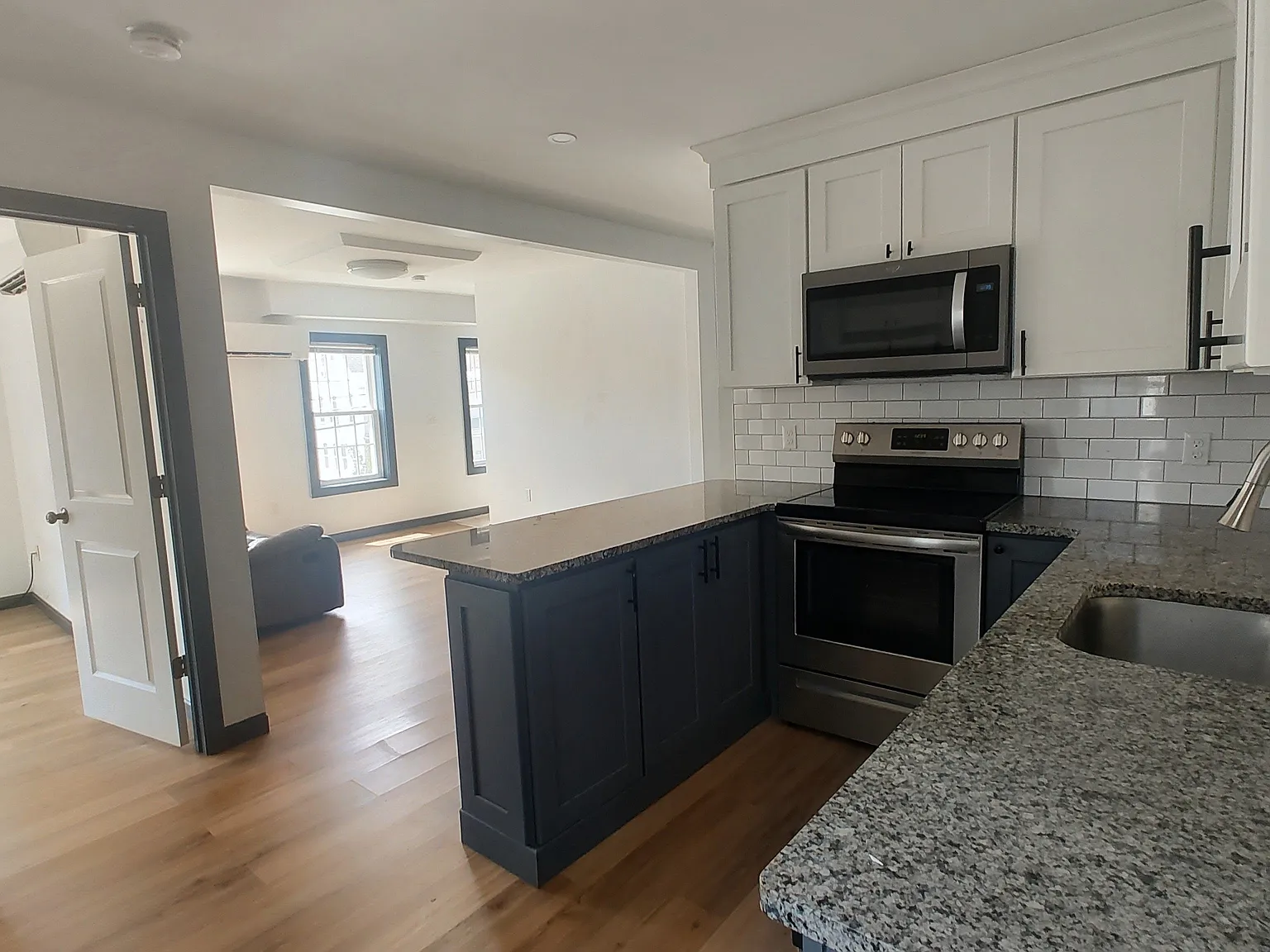 2 bed, 1285 sqft, $2,500 — Photo 2