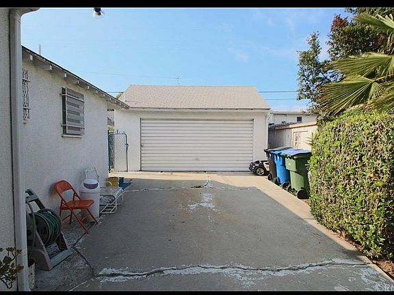 3rd image of 3431 W 83rd St