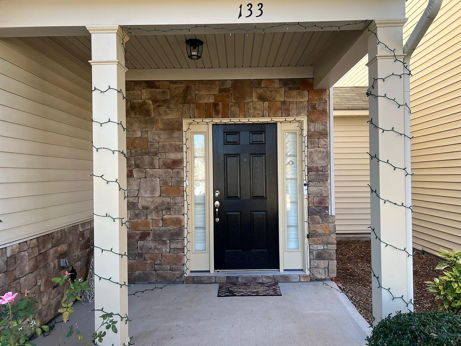 3 bed, 2.5 bath, 1895 sqft, $1,999 — Photo 2