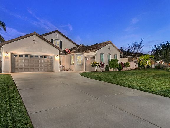 2nd image of 754 Banyan Ct