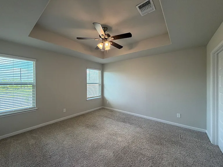 466 Emma Dr — Photo 11