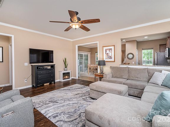 5th image of 9031 Smokey Hill Ln