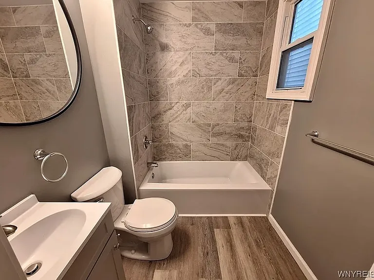 200 W Tupper St #1 — Photo 24