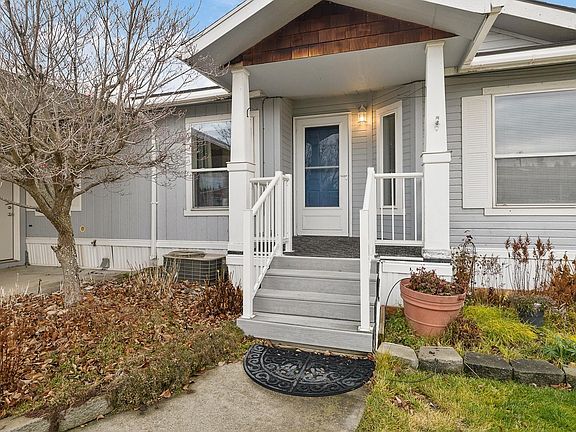 2nd image of 213 S Blueberry Pl