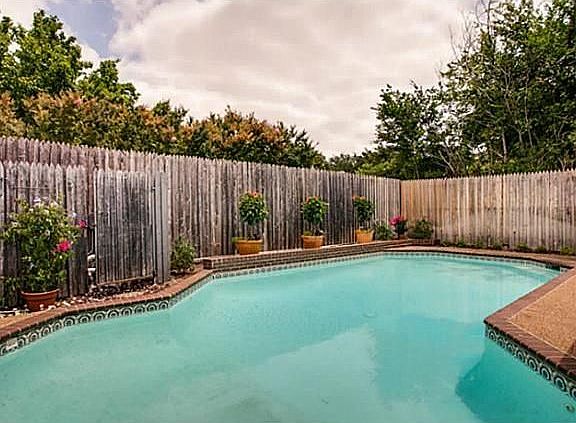 3rd image of 525 Goodwin Dr
