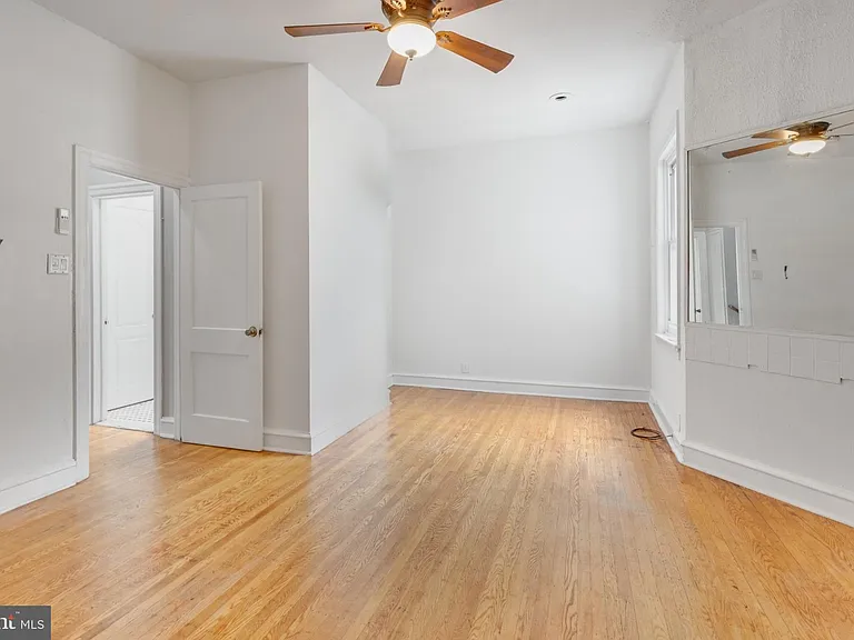 707 W Girard Ave #2F — Photo 24