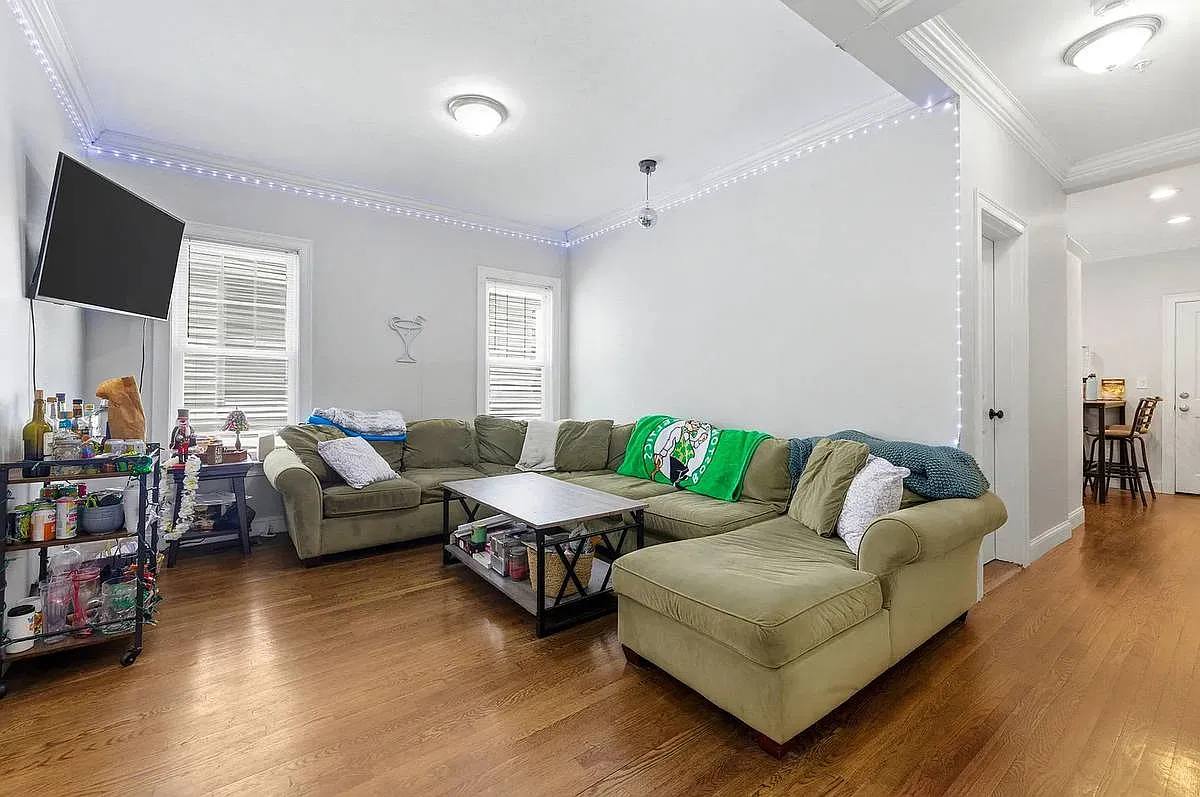 4 bed, 1.5 bath, 1300 sqft, $3,800 — Photo 3