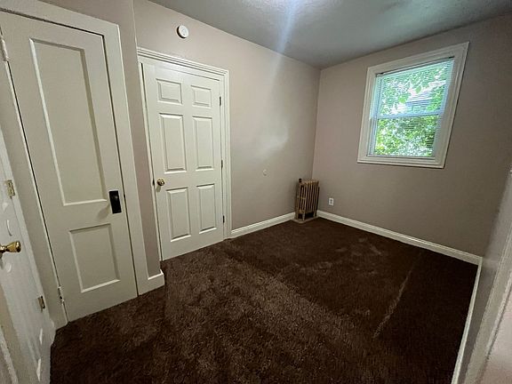 4th image of 303 W Dewald St #1C