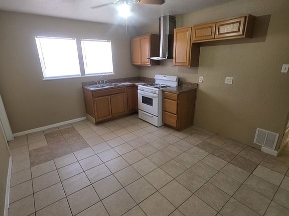 5th image of 711 Ruby Dr