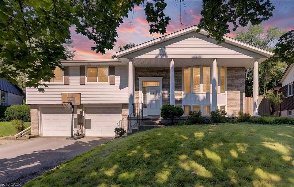 1st image of 106 Autumn Hill Cres