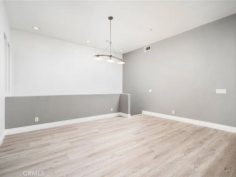 648 W 1st St — Photo 8