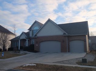 2001 Gailey Ln, Bloomington, IL 61704