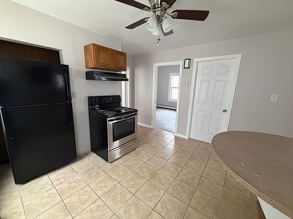 3rd image of 525 Torrey St #2