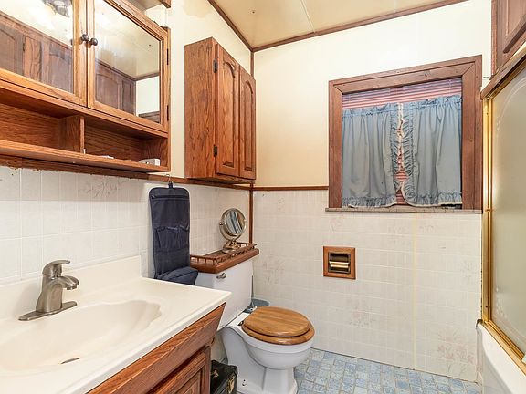 4th image of 311 Pleasure Isle Dr