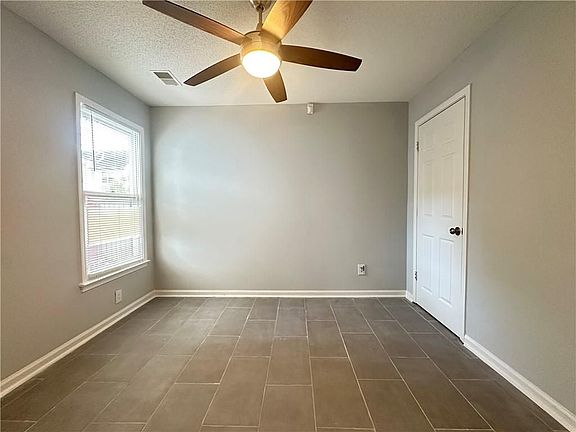 3rd image of 510 Heathgate Dr