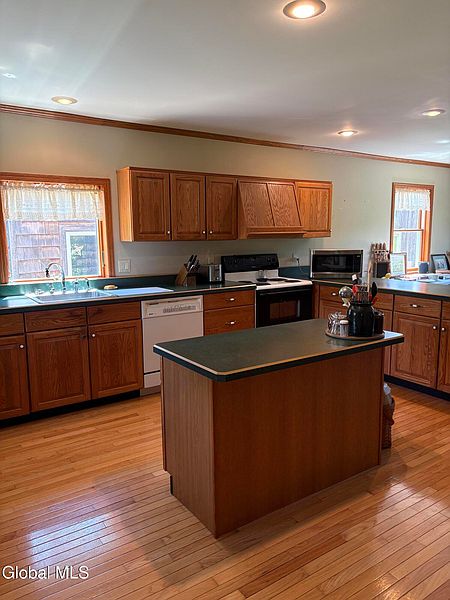 4th image of 142 McEwan Road