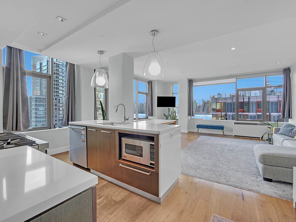 1st image of 2-17 51st Ave Unit Penthouse 1103