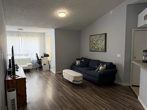 1306O0 Vista Isles Dr #221 Photo 1