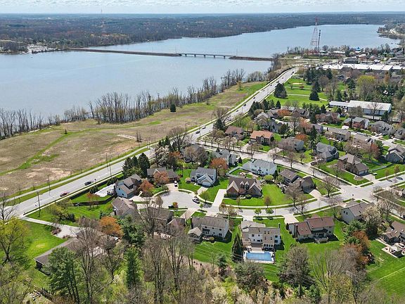 4th image of 494 Blue Heron Ct