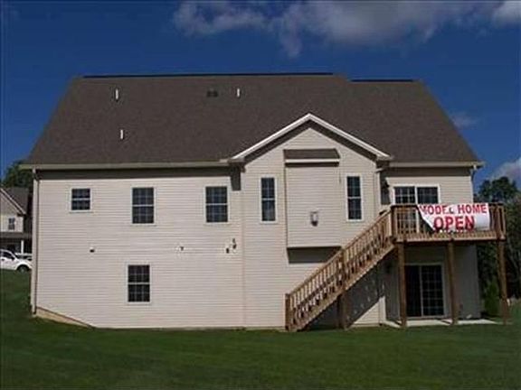 Walk-out basement and level rear yard